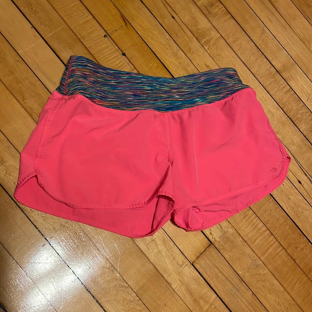 XS-S running neon pink shorts loose fit